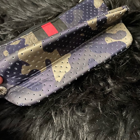 NWT! Green camo with stripe neoprene makeup bag - Picture 3 of 6